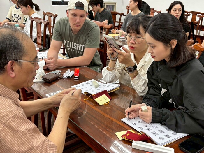 2025.04.09 【2025華語正規密集班】文化課-篆刻體驗 / Cultural Class - Seal carvingImage
