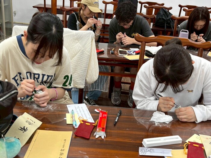 2025.04.09 【2025華語正規密集班】文化課-篆刻體驗 / Cultural Class - Seal carvingImage